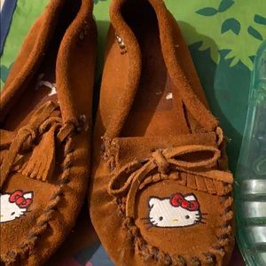 🤎🤍❤️Hello kitty shoes size 2🤍❤️🤎